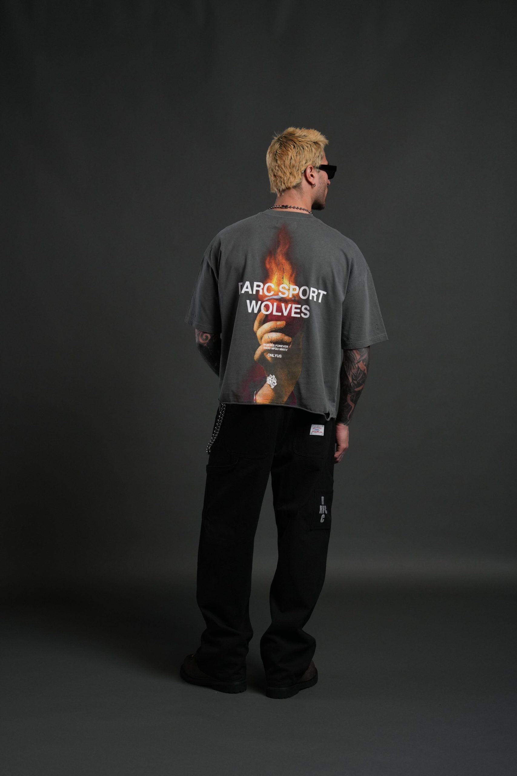 Sangrado Distressed Grunge Box Cut Tee in Slate Gray - Image 6