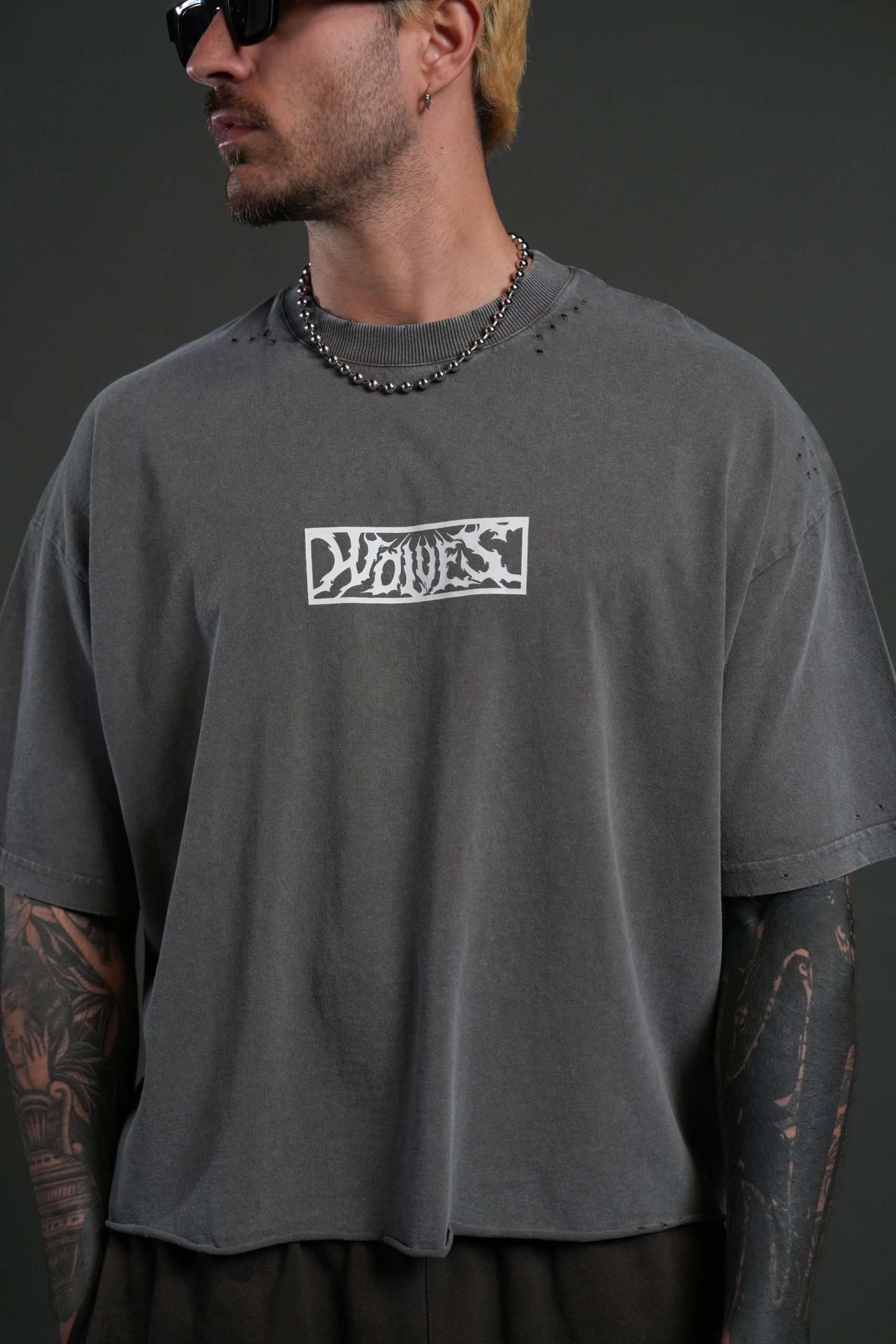 Midnight Wolves Distressed Grunge Box Cut Tee V2 in Slate Gray - Image 7
