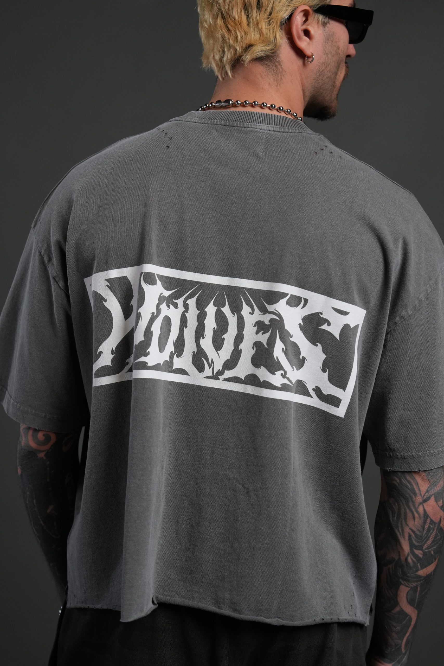 Midnight Wolves Distressed Grunge Box Cut Tee V2 in Slate Gray - Image 8