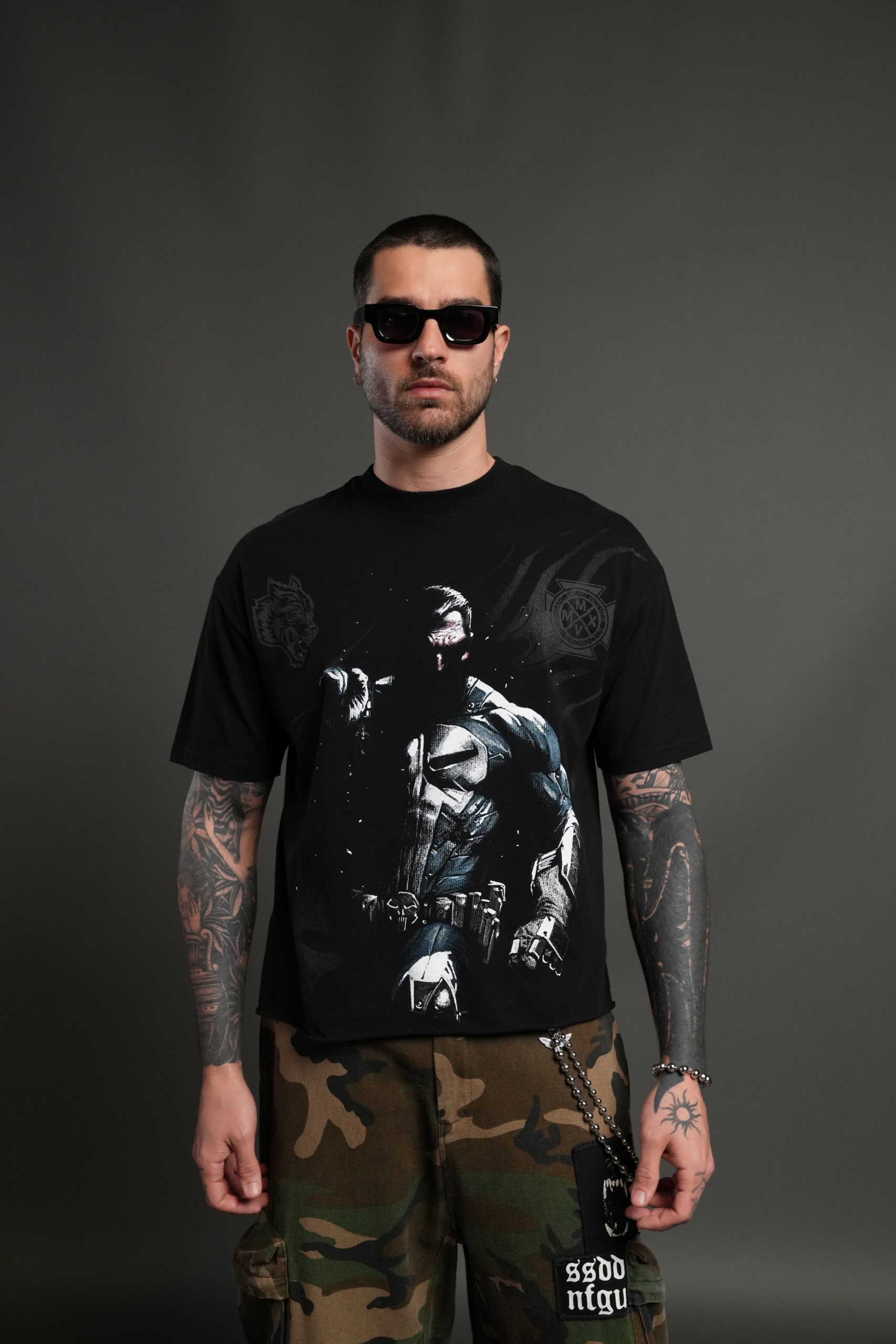 Punisher Grunge Mid-Length Raw Hem Tee in Black - Image 4