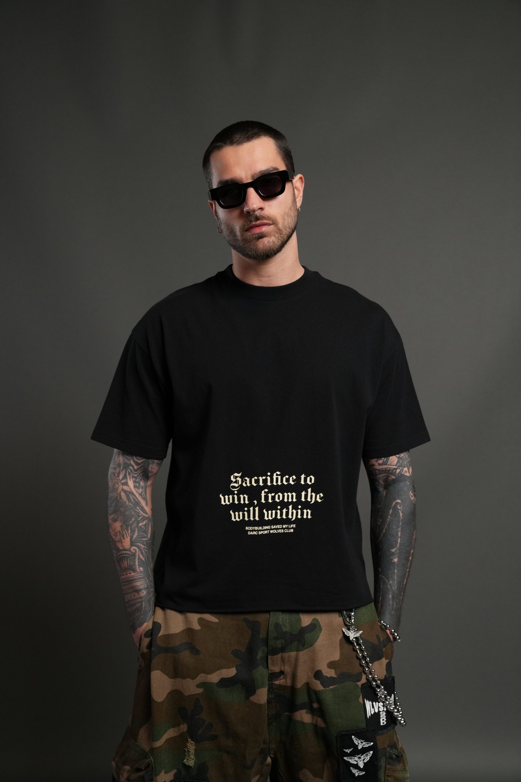 Big Bodybuilding Saved My Life Grunge Mid-Length Raw Hem Tee in Black - Image 2