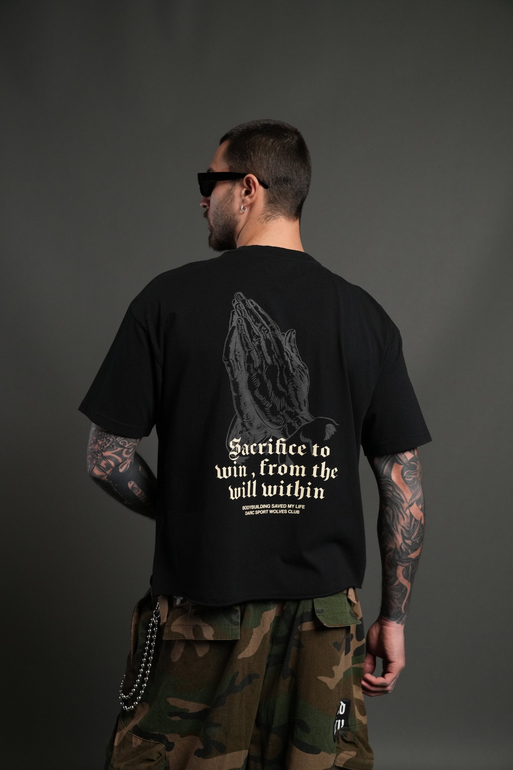 Big Bodybuilding Saved My Life Grunge Mid-Length Raw Hem Tee in Black - Image 4