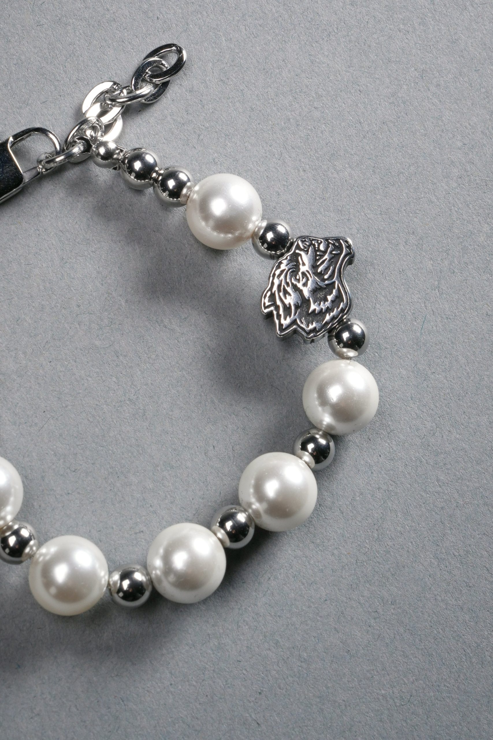 She Wolf Head Bracelet in Pearl - Image 3